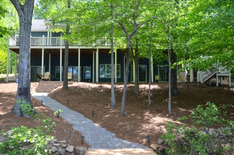 Only 6 steps and a gentle slope to the lake