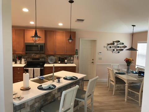 Kitchen & Breakfast area