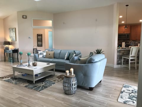 Living Rm to Kitchen