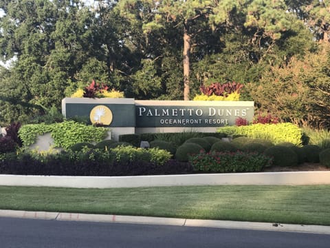Palmetto Dunes Entrance