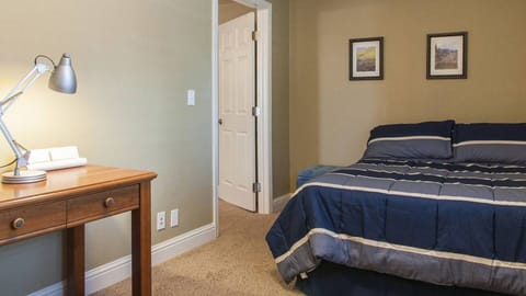 2nd Bedroom (Full Bed)