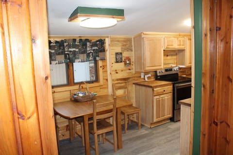 Dining/Kitchen area, Table expands to seat 6
