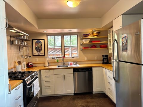 Fully equipped kitchen