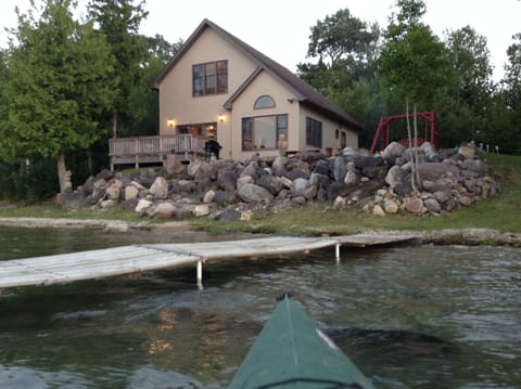 A kayaker's delight -- find the geocache located on Cove Island, one mile away.