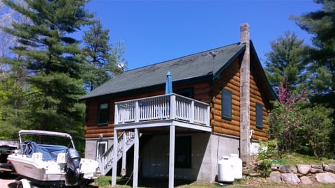 back deck with a grill, plenty of parking space