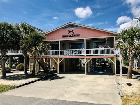 A colorful cottage steps from the beach!