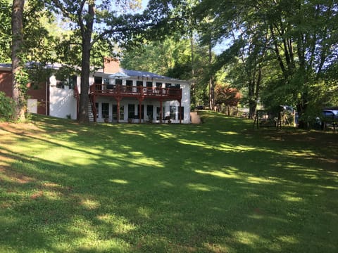 Big back yard perfect for lawn games!