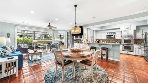 Living room/DiningKitchen