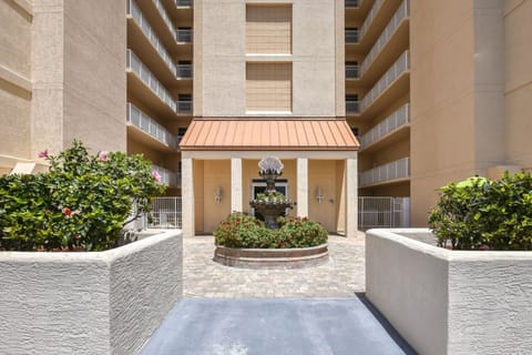 OCEANFRONT PROPERTY
3 bedrooms, 1 bonus room, and 3 bathrooms
