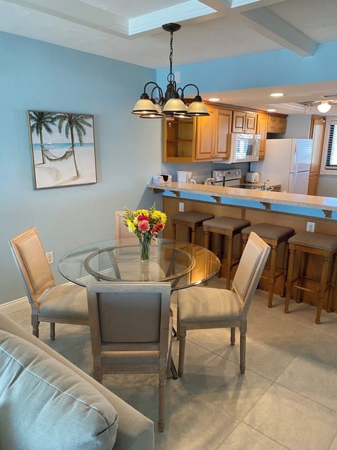 Dining Table and Breakfast Bar