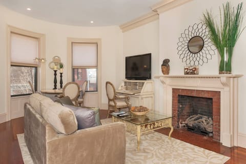 Open Living Room / Kitchen
