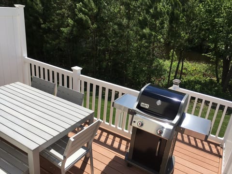 Deck & Grill 2