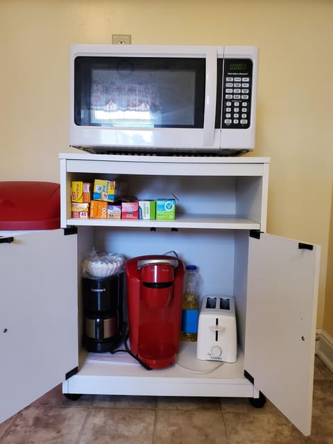 Keurig with pods, mini coffee maker, decaf and regular coffee included.