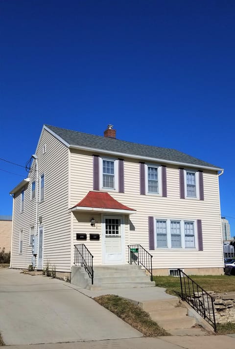 Comfortable private accommodations 2 blocks from the Mayo Clinic Ozmun building.