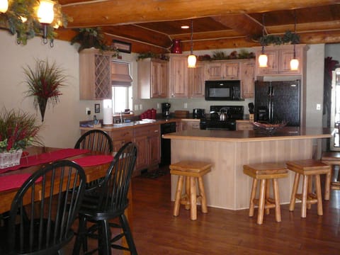 Spring Creek Cabin kitchen