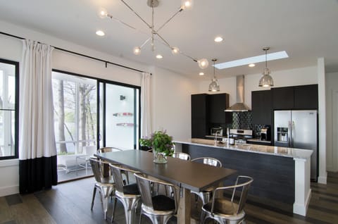 Indoor/Outdoor flow to the screened porch for both dining and cooking options