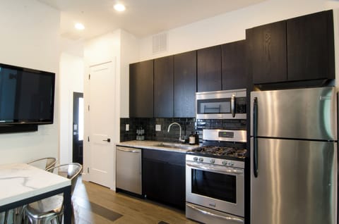 Full 2nd kitchen in the apartment.