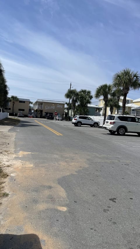 Walking distance too the beach