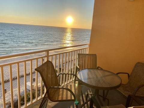 Our Splash 305E balcony is the place to be for incredible sunsets!