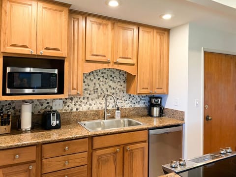 Fully supplied kitchen with new dish washer, extra large cook-top stove & oven.