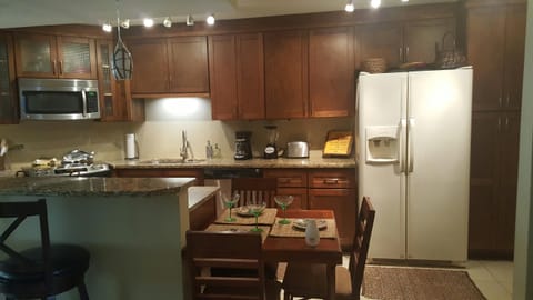 open kitchen granite counters and a full equipped  Kitchen with breakfast bar 