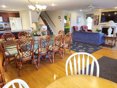 Spacious and nicely decorated living and dining areas on main floor