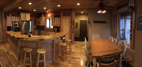 Large open kitchen & dining area