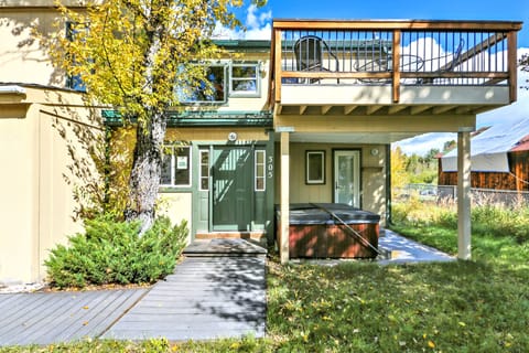 Entryway, Hot Tub, Front Deck