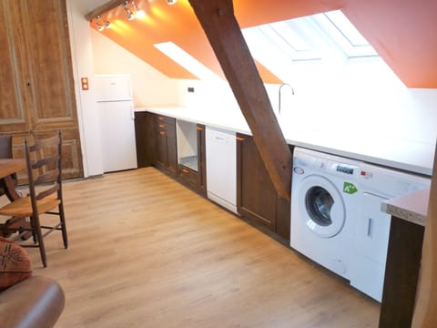 Spacious, bright, fully equipped kitchen with full size washer and dryer