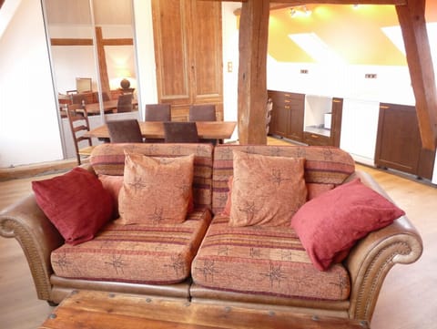 Comfortable air-conditioned
salon-dining area