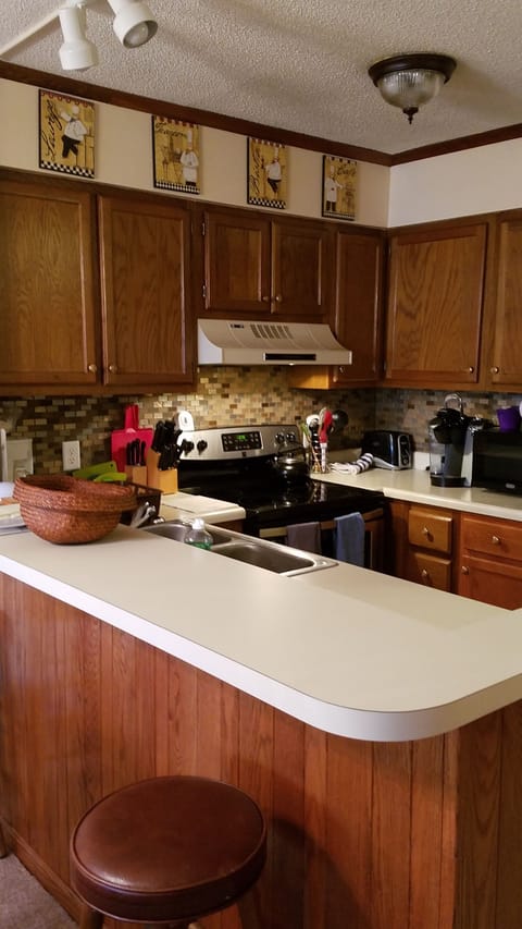 Kitchen Breakfast Bar