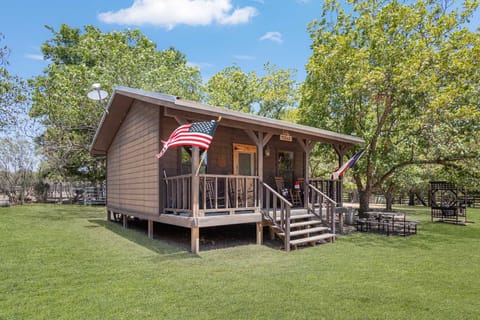 "This was our 2nd time here and we had such a fun, relaxing time!...Thank you for being so welcoming, we enjoyed your piece of heaven." That's how our guest Susan summed up her visit to the Texan Cabin!