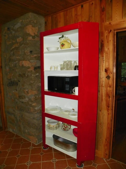 MICROWAVE AND COMPANY DISHES