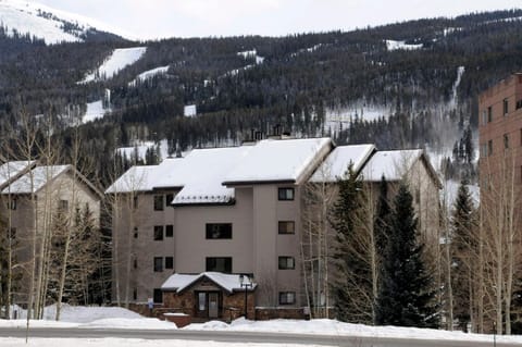 Cinnamon Ridge--walk to Peru lift, 7 restaurants, sports cafe (12 HDTV's), etc.