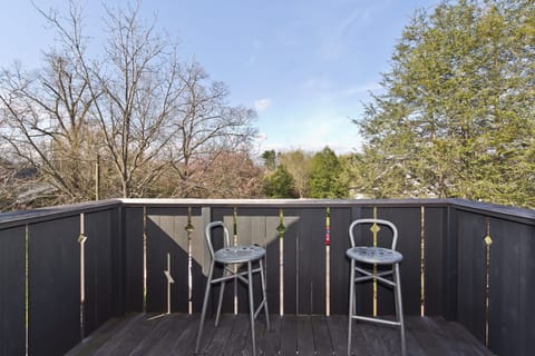 balcony off stairway