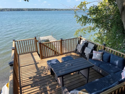 Private Lakefront w/ new Deck