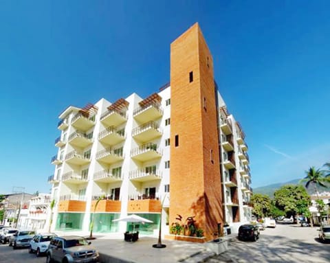 Amazing central Romantica location just off Basilio Basilio. 