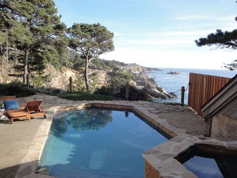 Bluff top swimming pool and spa. 80 feet above the cove.