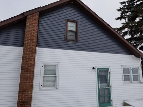 Shorewood Guest House is a large two story 4 bedroom house. 