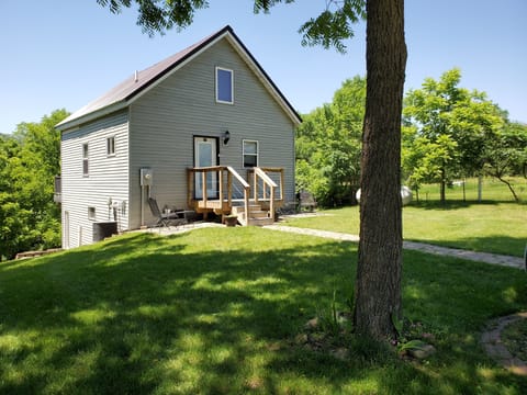 Curb side view of the Cyclin-Up Inn