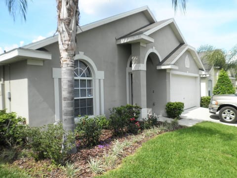 Upscale area. HEATED pool. Immaculate, luxury linens