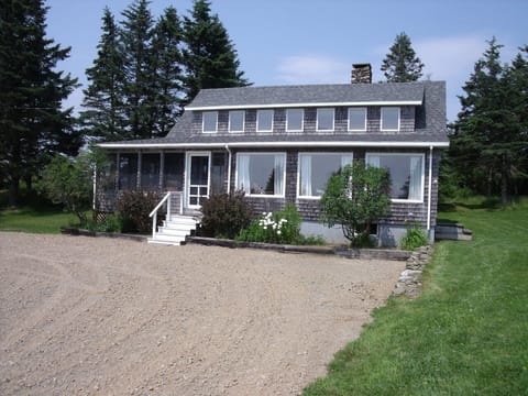 front drive of cottage
