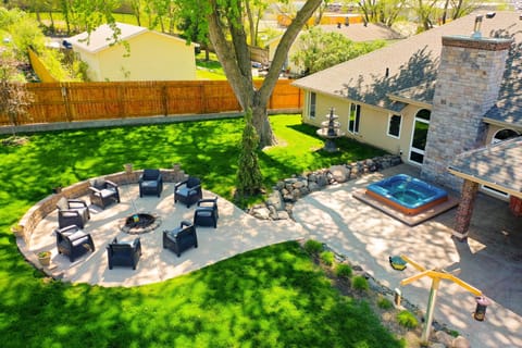 Big, beautiful backyard, lots to do!