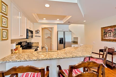 Beautiful kitchen Granite countertops, stainless refrigerator. Laundry in pantry