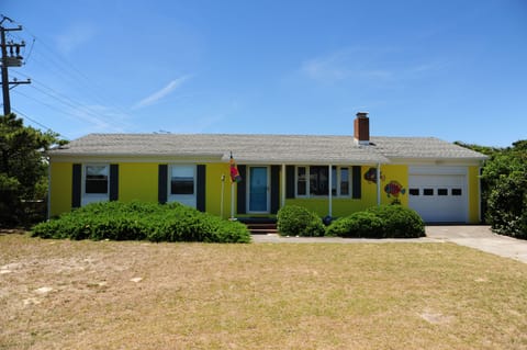 Semi-Oceanfront; Short walk to the beach!