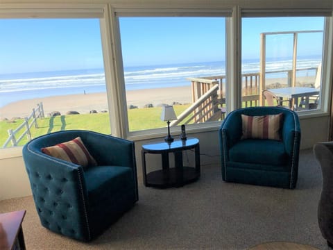 Swivel chairs for best ocean viewing