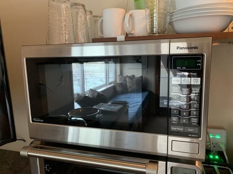 Panasonic Full Strength Microwave Oven

