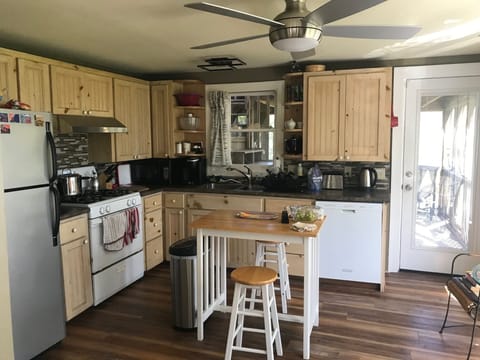 Fully equipped kitchen with new fan and new vent hood this year.