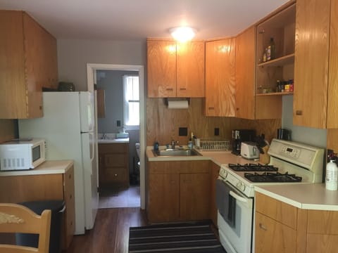 Fully equipped kitchen. Gas range, microwave, refrigerator, coffee maker, etc..