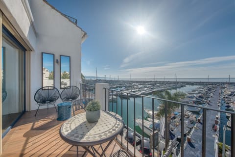 Puerto banus first line with sea and Marina views
